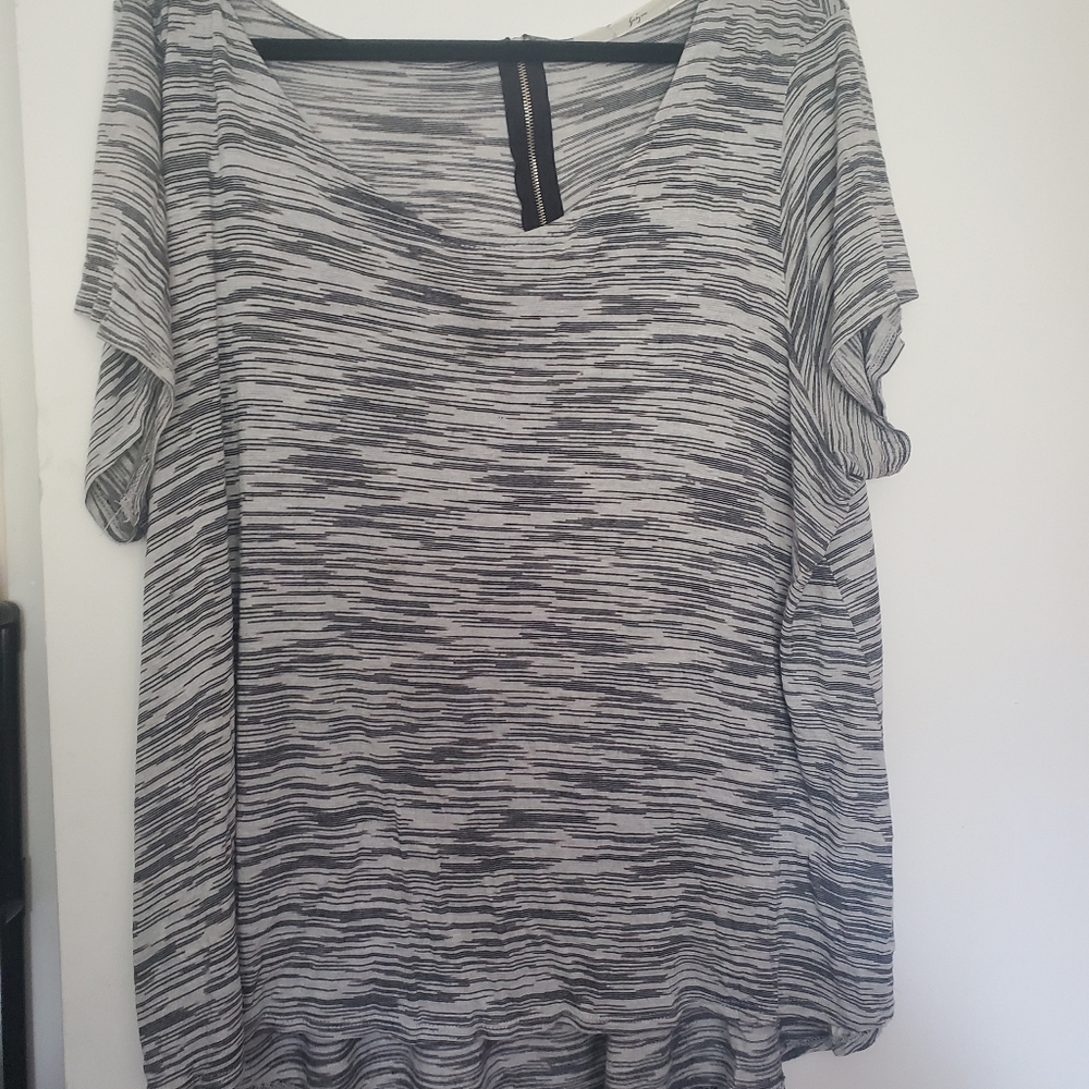 Womens t-shirt with decorative zipper back. Gibson brand size 3x